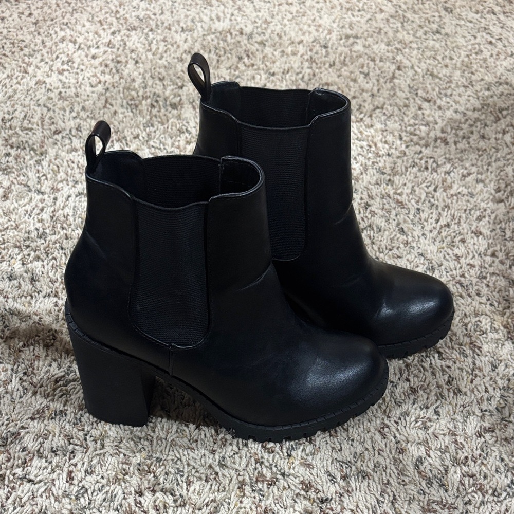 Soda Black Ankle Boots